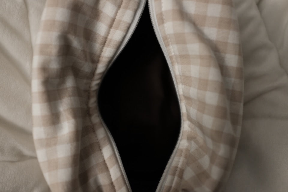 beige picnic cube pouch